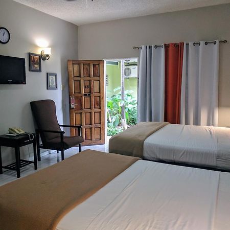 Christar Villas Hotel Kingston Extérieur photo