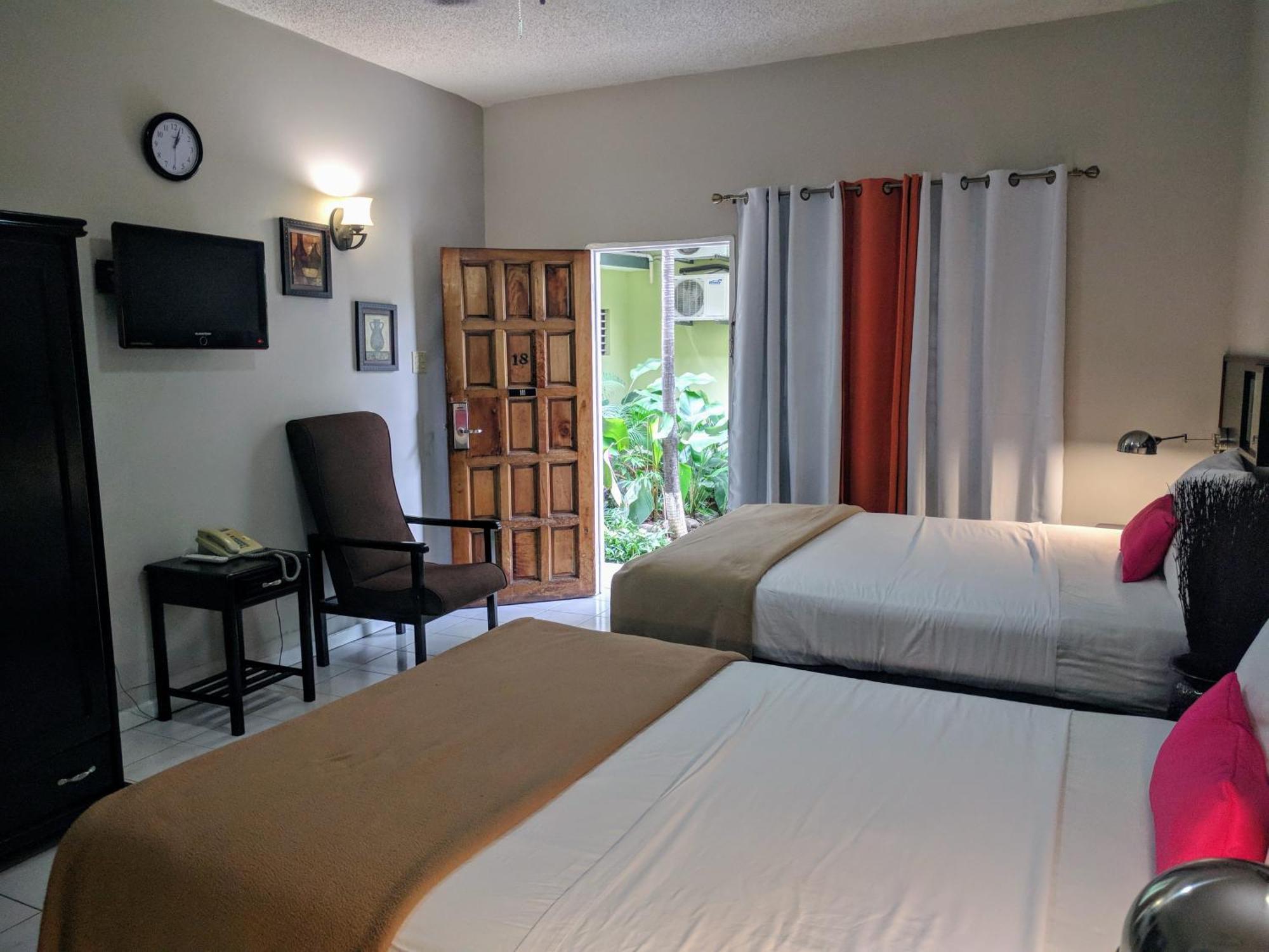 Christar Villas Hotel Kingston Extérieur photo