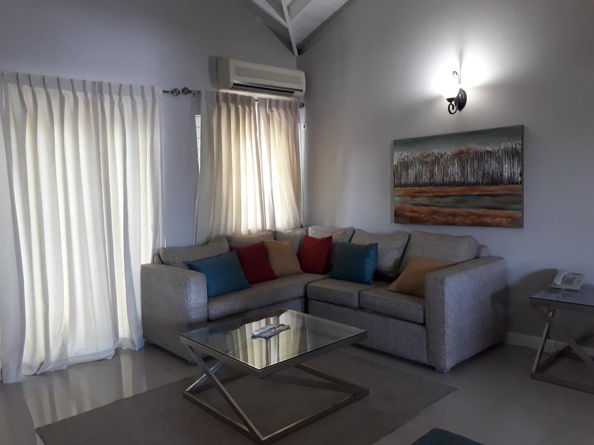 Christar Villas Hotel Kingston Extérieur photo