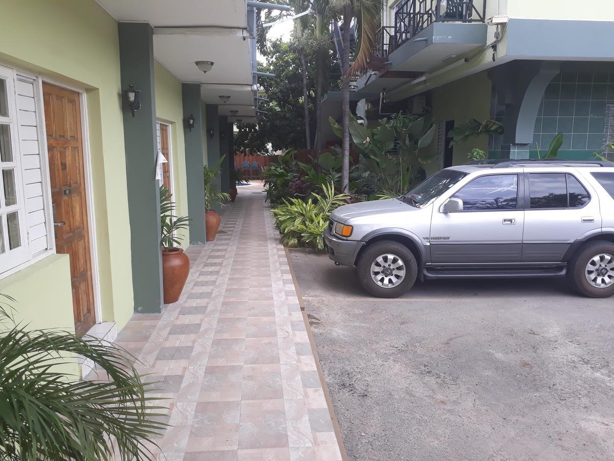 Christar Villas Hotel Kingston Extérieur photo