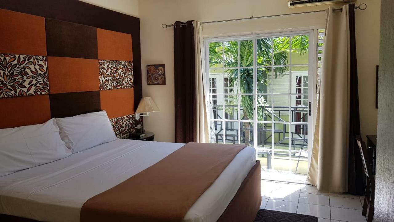 Christar Villas Hotel Kingston Extérieur photo