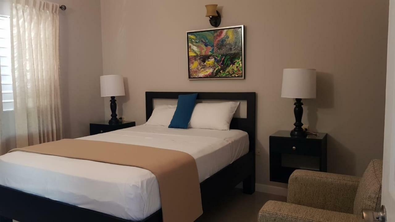 Christar Villas Hotel Kingston Extérieur photo