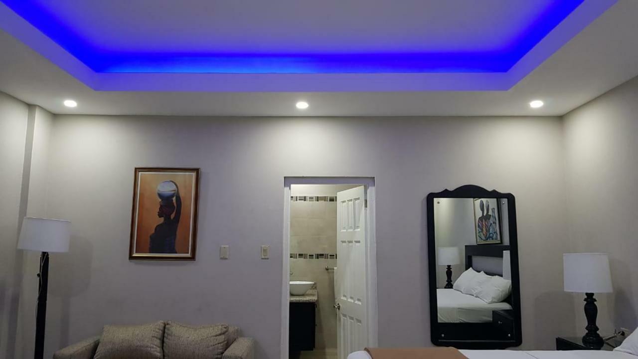 Christar Villas Hotel Kingston Extérieur photo
