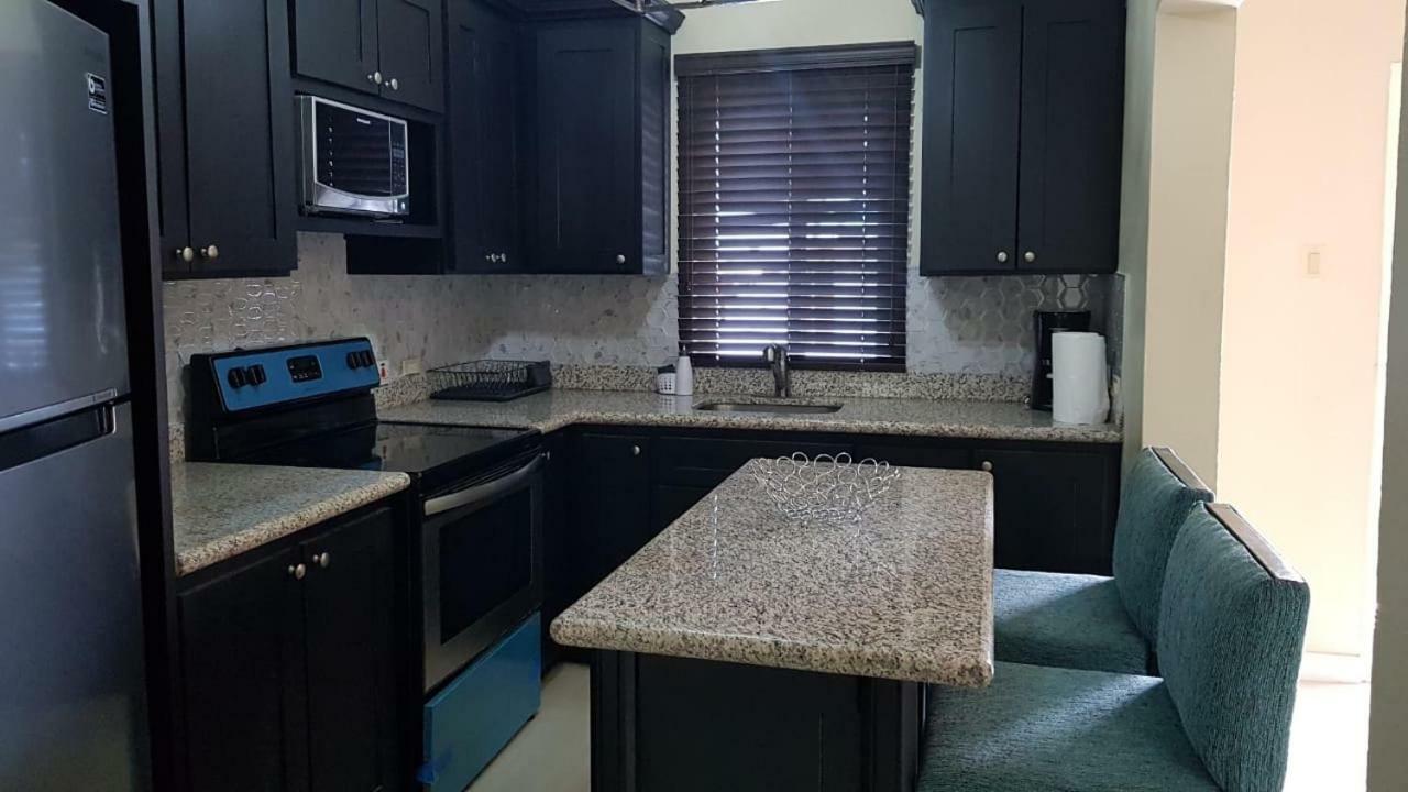 Christar Villas Hotel Kingston Extérieur photo