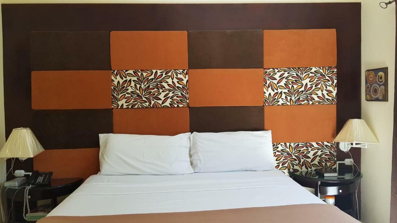 Christar Villas Hotel Kingston Extérieur photo