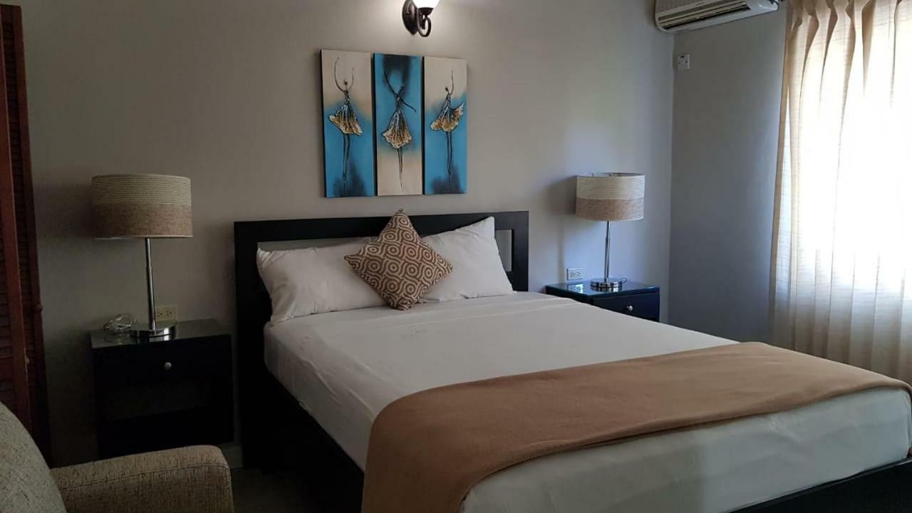 Christar Villas Hotel Kingston Extérieur photo