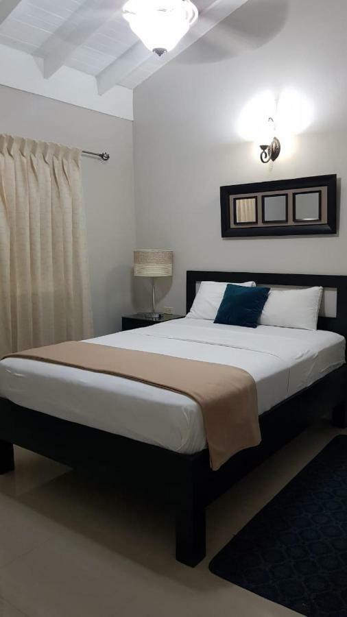 Christar Villas Hotel Kingston Extérieur photo